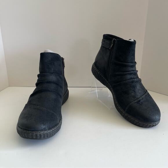 Clarks Suede Ankle Boots Black Booties - Picture 2 of 16